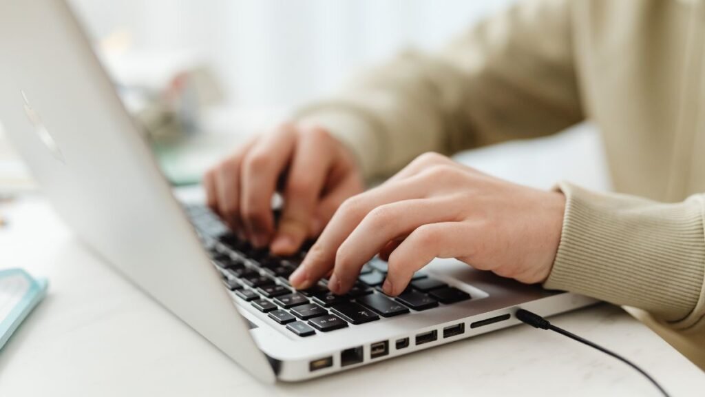 Cómo crear una página web: guía completa para diseñar un sitio profesional desde cero 2 Crea contenido útil y de calidad