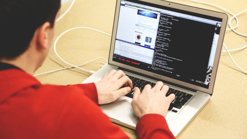 Cómo crear una página web: guía completa para diseñar un sitio profesional desde cero 3 Mantén tu sitio siempre actualizado