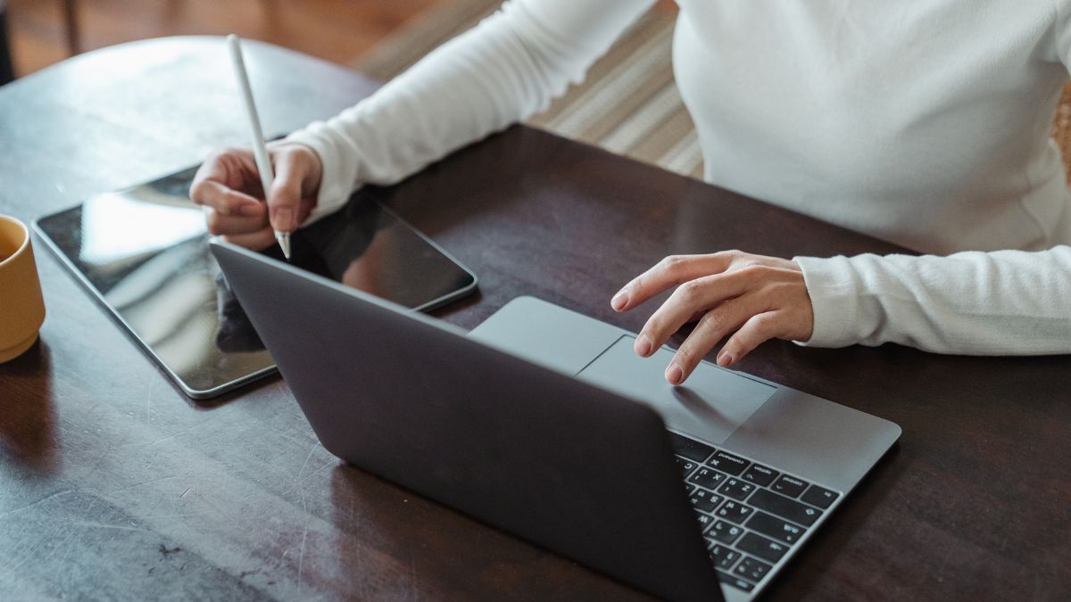 10 Trabajos Online Rentables para Ganar Dinero desde Casa (Guía Real) 1 trabajos online
